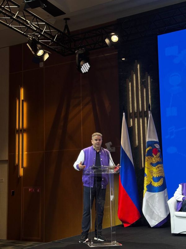 Сегодня на форуме для молодежи «Выбор.ФМ.Сириус» с ярким и крайне актуальным докладом выступил председатель Облизбиркома Игорь Лазарев