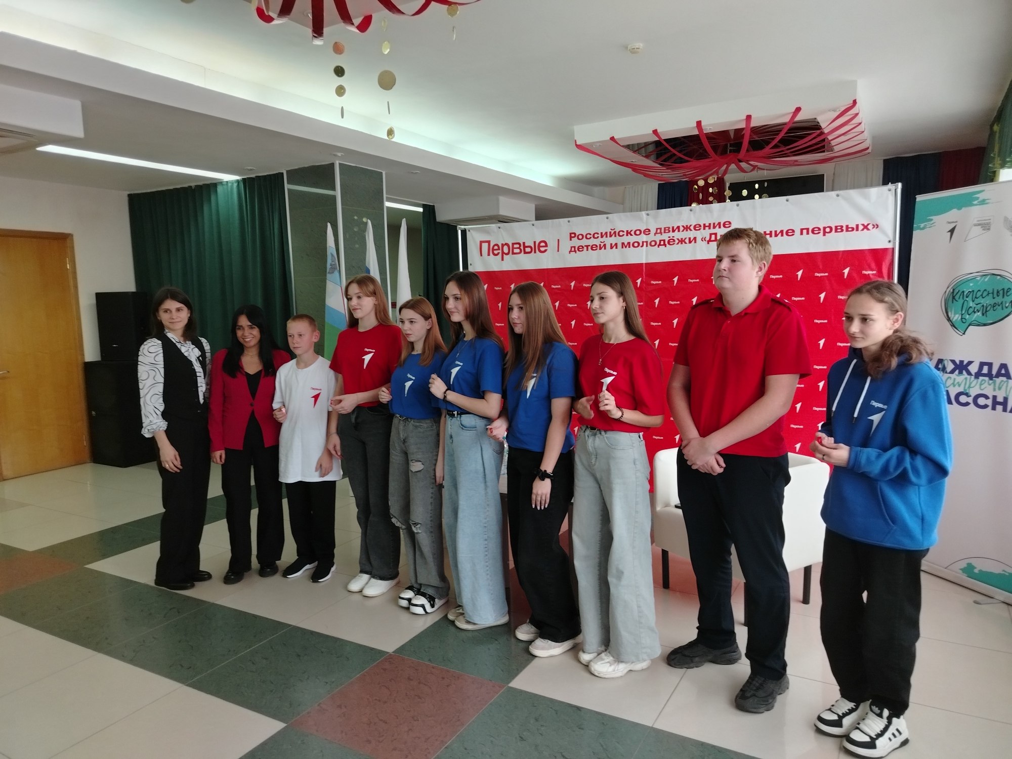 В Вейделевском центре культурного развития состоялась встреча с руководителем регионального отделения Белгородской области движения детей и молодёжи «Движение Первых» Алиной Колотиловой и её командой В Вейделевском центре культурного развития состоялась встреча с руководителем регионального отделения Белгородской области движения детей и молодёжи «Движение Первых» Алиной Колотиловой и её командой