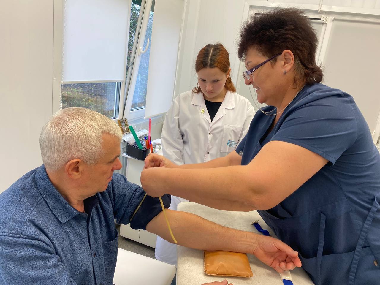 Осенние каникулы для обучающихся медицинских классов начались с практики на базе лечебных учреждений Шебекинского округа, включая Шебекинскую и Большетроицкую районные больницы, а также Белянскую амбулаторию Осенние каникулы для обучающихся медицинских классов начались с практики на базе лечебных учреждений Шебекинского округа, включая Шебекинскую и Большетроицкую районные больницы, а также Белянскую амбулаторию