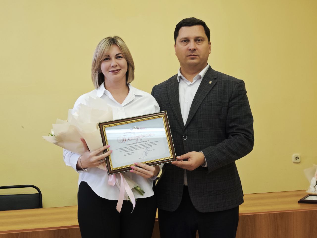 Николай Нестеров: Лично поздравил с профессиональным праздником и вручил заслуженные награды нашим тренерам и преподавателям физической культуры Николай Нестеров: Лично поздравил с профессиональным праздником и вручил заслуженные награды нашим тренерам и преподавателям физической культуры