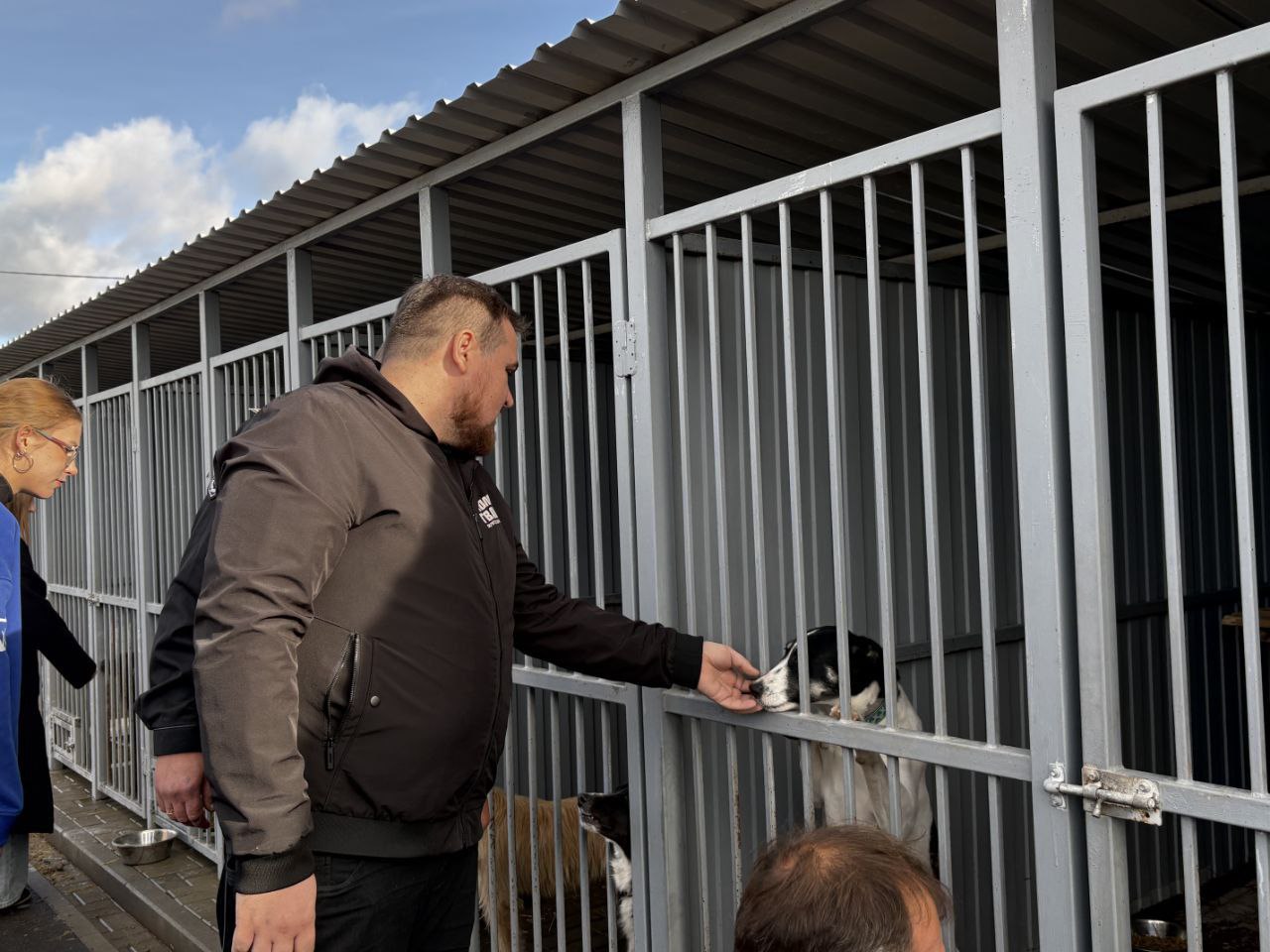 Олег Медведев: Сегодня Молодогвардейцы совместно с Экоохотнадзором Белгородской области в рамках Федерального партийного проекта «Защита Животного Мира» оказали гуманитарную помощь Яковлевскому приюту запасом корма Олег Медведев: Сегодня Молодогвардейцы совместно с Экоохотнадзором Белгородской области в рамках Федерального партийного проекта «Защита Животного Мира» оказали гуманитарную помощь Яковлевскому приюту запасом корма