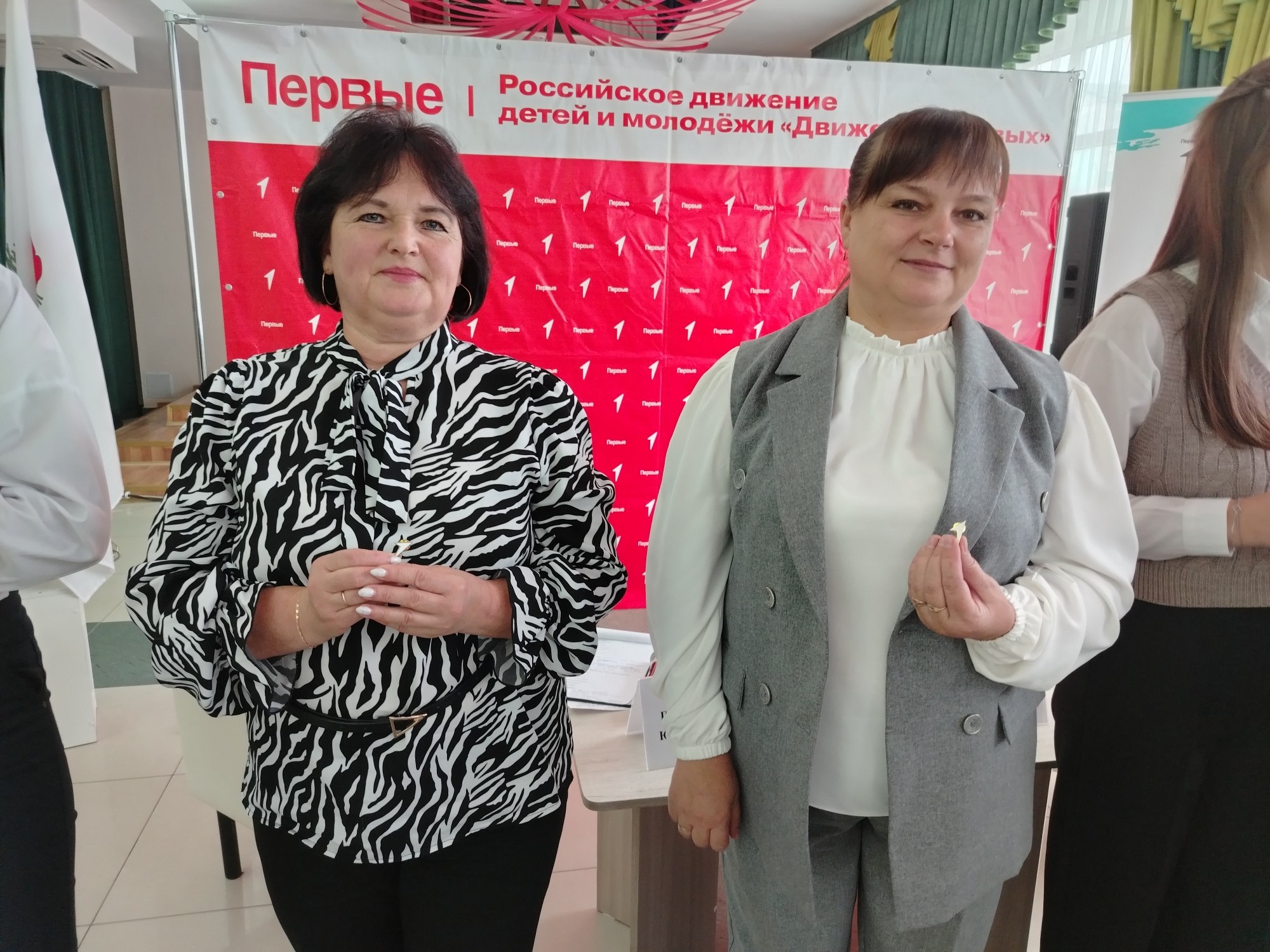 В Вейделевском центре культурного развития состоялась встреча с руководителем регионального отделения Белгородской области движения детей и молодёжи «Движение Первых» Алиной Колотиловой и её командой В Вейделевском центре культурного развития состоялась встреча с руководителем регионального отделения Белгородской области движения детей и молодёжи «Движение Первых» Алиной Колотиловой и её командой