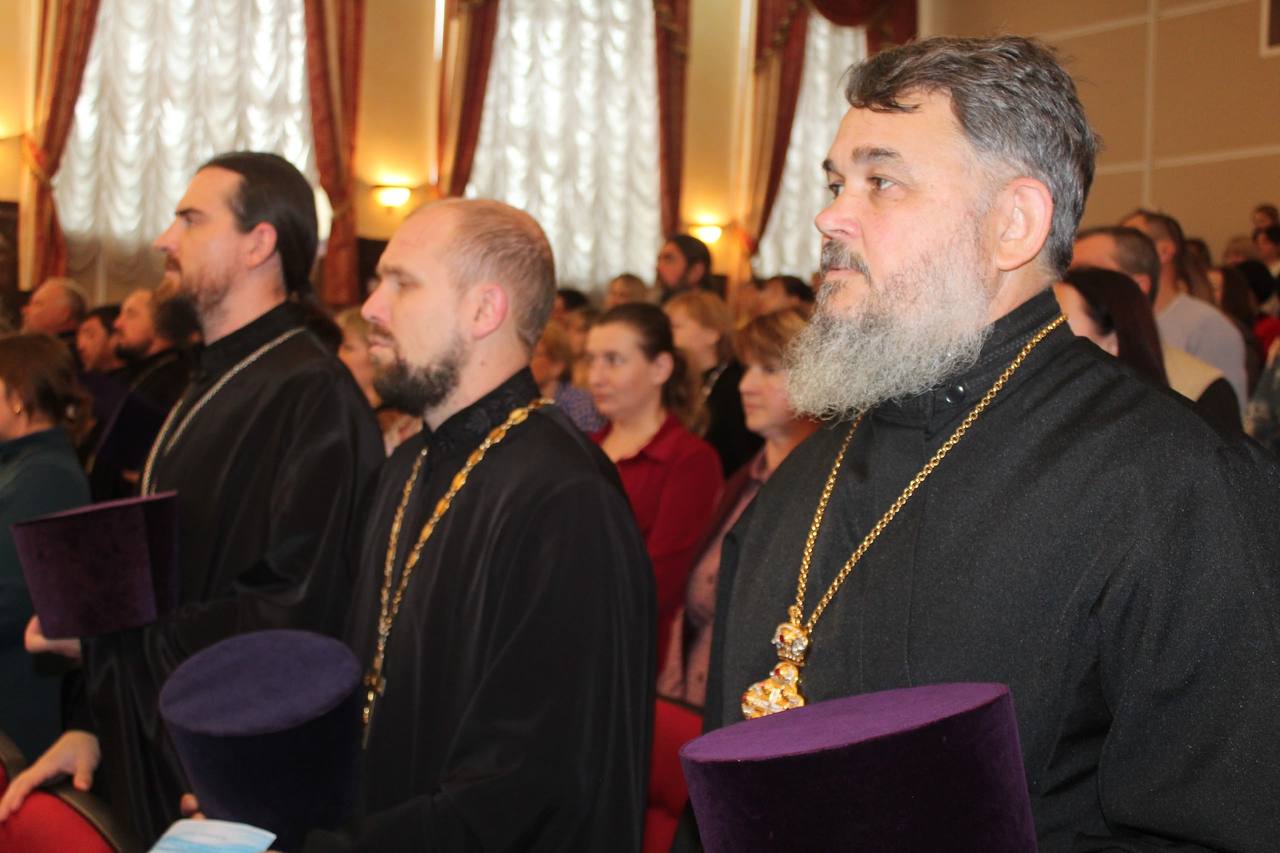 Михаил Лобазнов: Сегодня в Губкине прошли XIII Епархиальные образовательные чтения на тему «Просвещение и нравственность: формирование личности и вызовы времени» Михаил Лобазнов: Сегодня в Губкине прошли XIII Епархиальные образовательные чтения на тему «Просвещение и нравственность: формирование личности и вызовы времени»