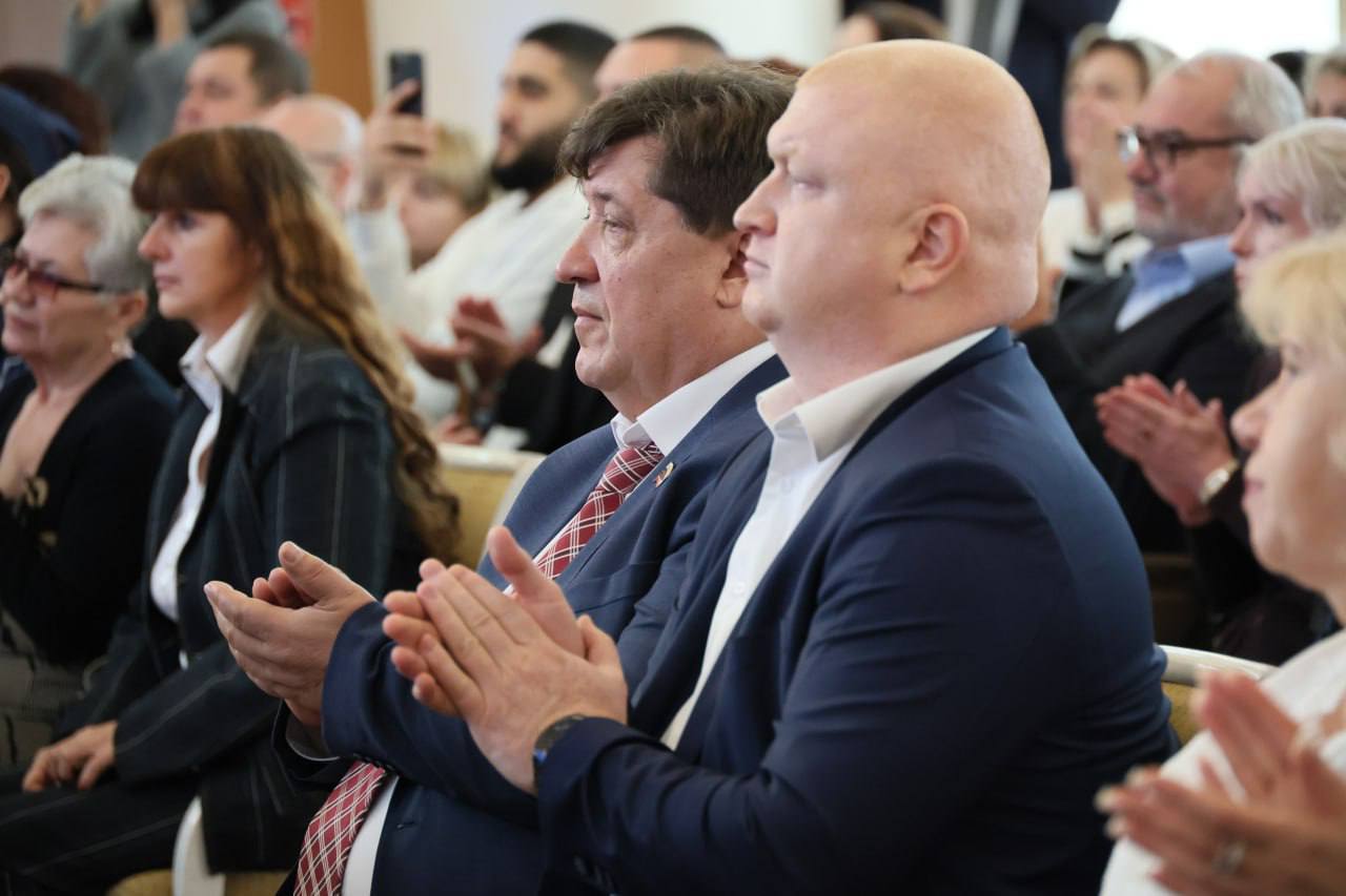 Юрий Клепиков: Жители Белгородчины — гордость нашего края, образец подражания для всех соотечественников Юрий Клепиков: Жители Белгородчины — гордость нашего края, образец подражания для всех соотечественников