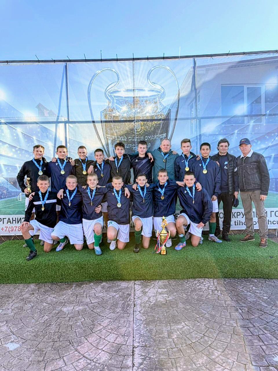 Олег Медведев: Поздравляю команду МБУ ДО "СШОР" г. Строитель с блестящей победой в I этапе Открытого Республиканского турнира по футболу «Золотая Осень-2025»! Турнир проходил в Евпатории с 22 по 30 октября и собрал...