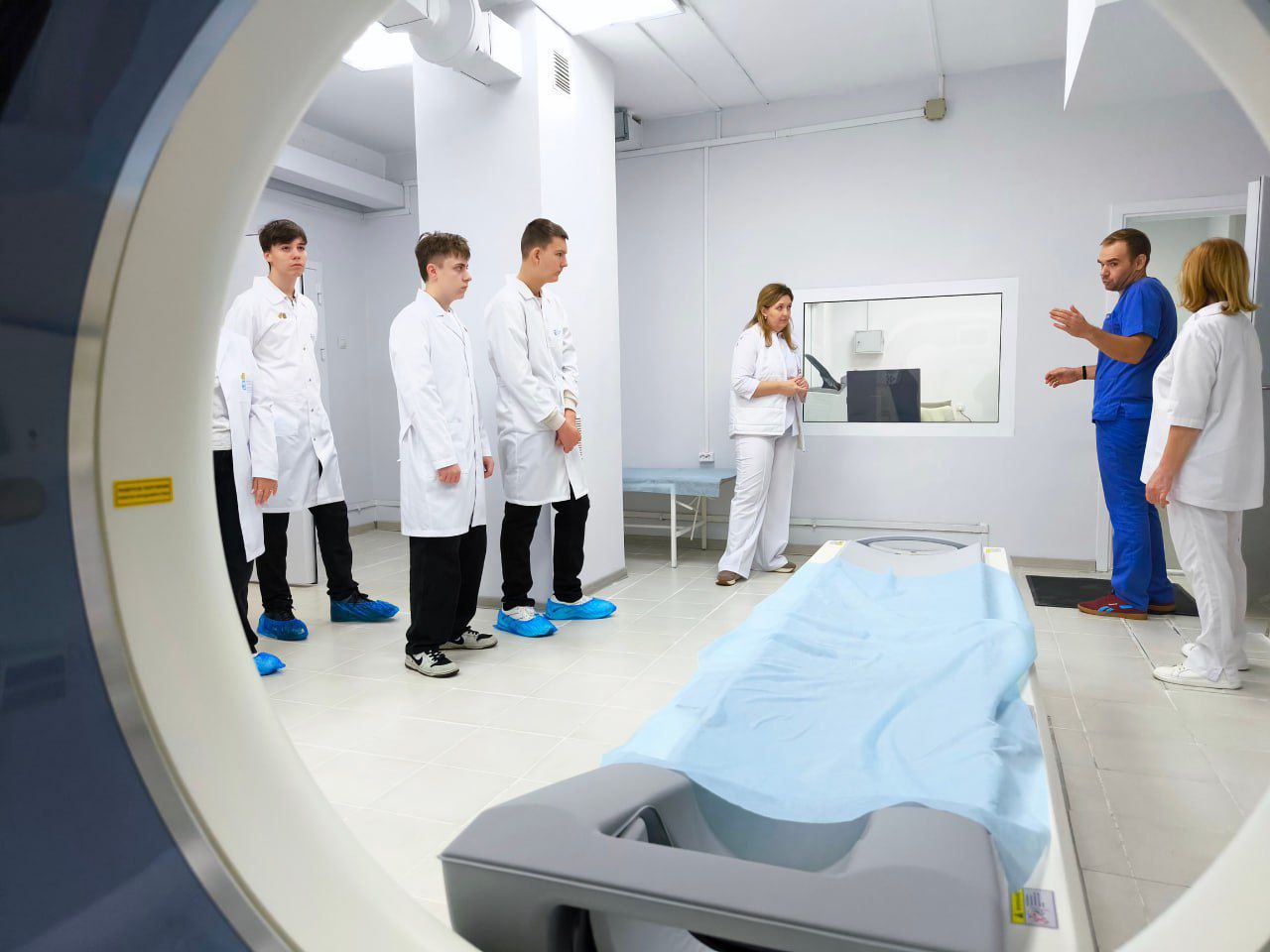 Андрей Миськов: Ученики медицинского класса СОШ № 1 с УИОП имени княжны О.Н. Романовой познакомились с работой врачей Новооскольской центральной районной больницы Андрей Миськов: Ученики медицинского класса СОШ № 1 с УИОП имени княжны О.Н. Романовой познакомились с работой врачей Новооскольской центральной районной больницы