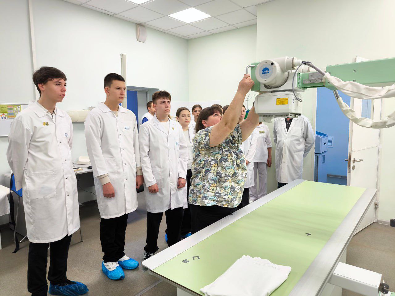 Андрей Миськов: Ученики медицинского класса СОШ № 1 с УИОП имени княжны О.Н. Романовой познакомились с работой врачей Новооскольской центральной районной больницы Андрей Миськов: Ученики медицинского класса СОШ № 1 с УИОП имени княжны О.Н. Романовой познакомились с работой врачей Новооскольской центральной районной больницы