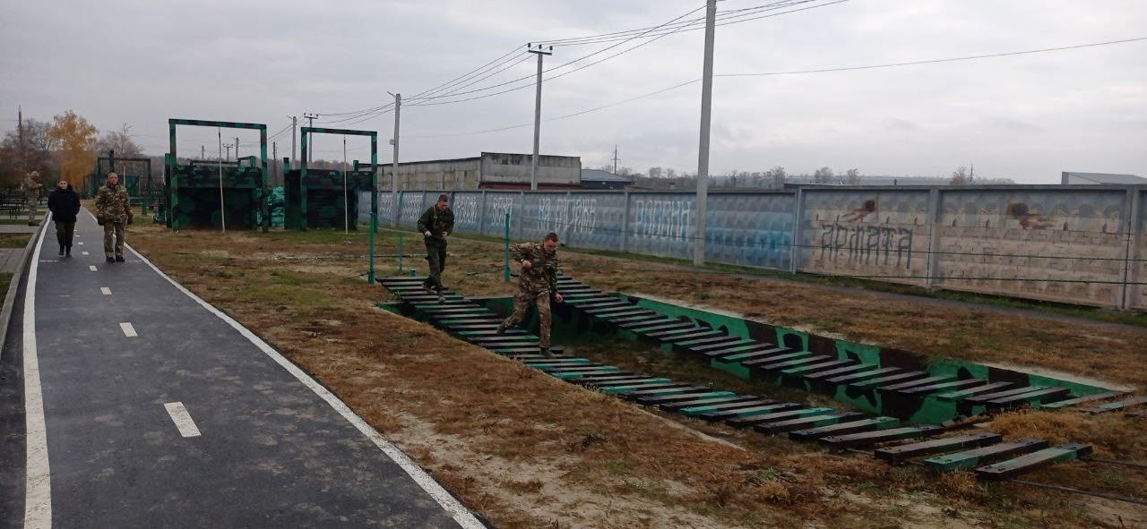 Наши юные ровенчане участвуют в военно-патриотическом слёте Наши юные ровенчане участвуют в военно-патриотическом слёте
