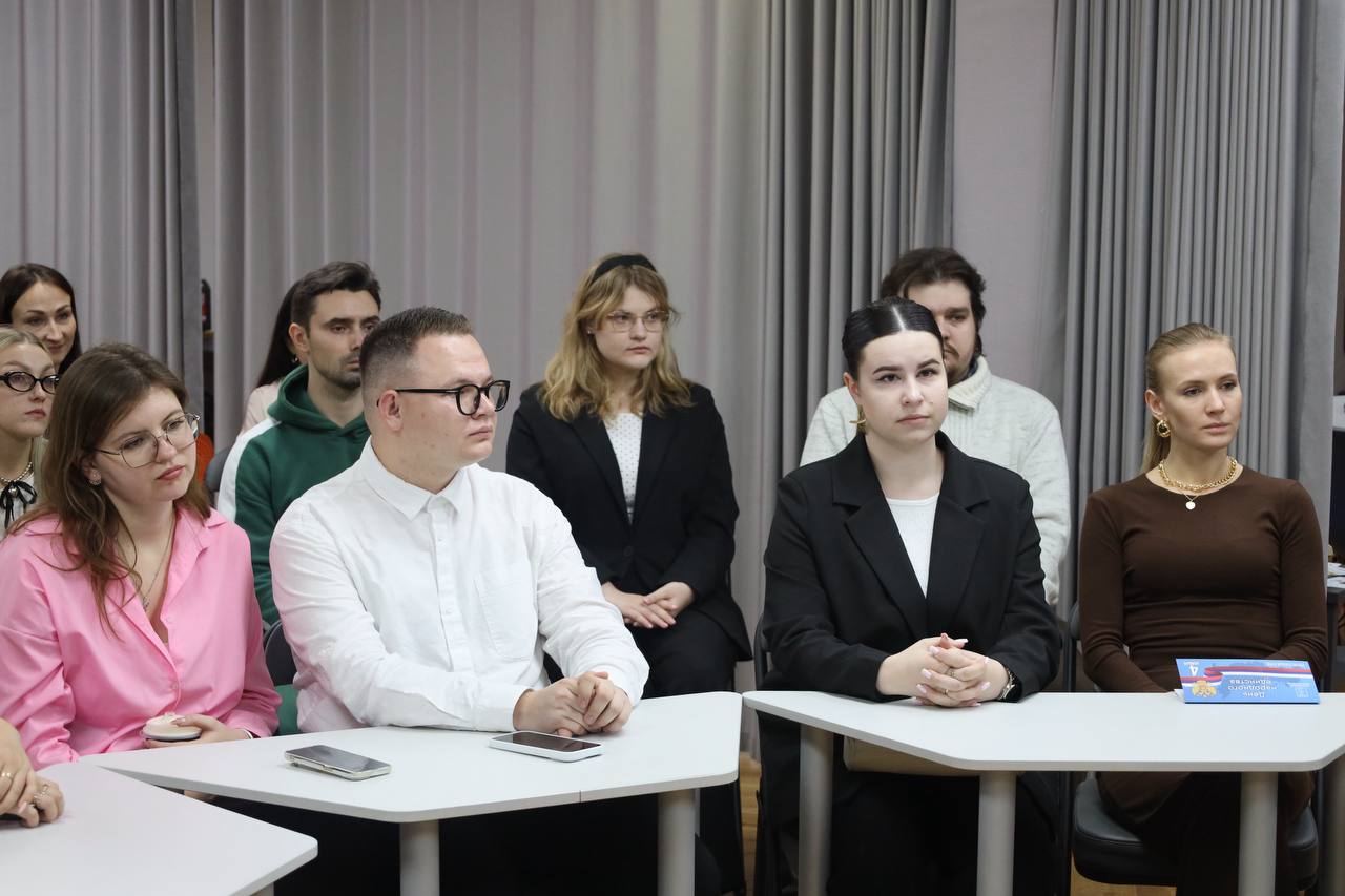 Сегодня в Арт-резиденции Соты встретился с участниками программы «Земский работник культуры» и членами Молодёжного совета министерства культуры Белгородской области Сегодня в Арт-резиденции Соты встретился с участниками программы «Земский работник культуры» и членами Молодёжного совета министерства культуры Белгородской области