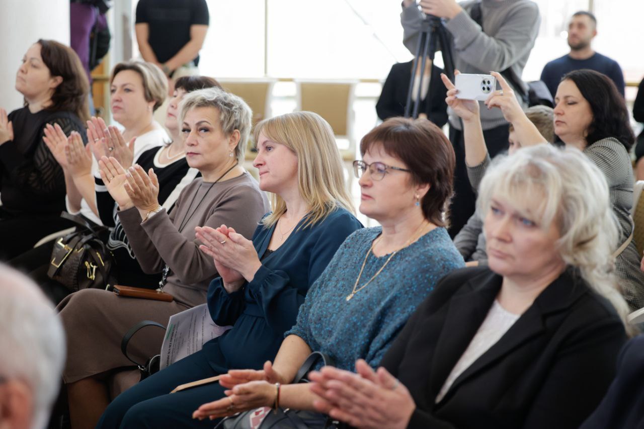 Владимир Переверзев: Губернатор Белгородской области Вячеслав Гладков вручил государственные и региональные награды жителям региона Владимир Переверзев: Губернатор Белгородской области Вячеслав Гладков вручил государственные и региональные награды жителям региона