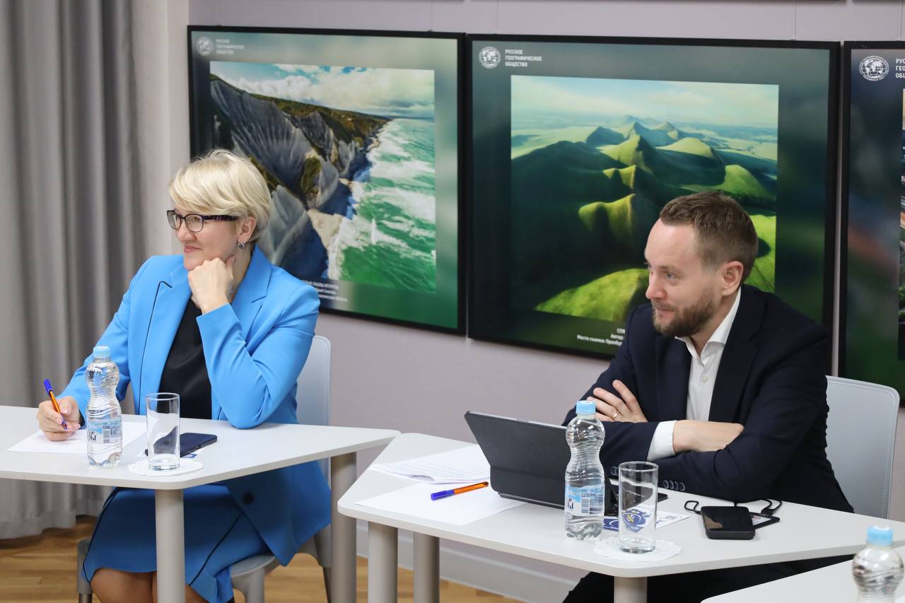 Сегодня в Арт-резиденции Соты встретился с участниками программы «Земский работник культуры» и членами Молодёжного совета министерства культуры Белгородской области Сегодня в Арт-резиденции Соты встретился с участниками программы «Земский работник культуры» и членами Молодёжного совета министерства культуры Белгородской области