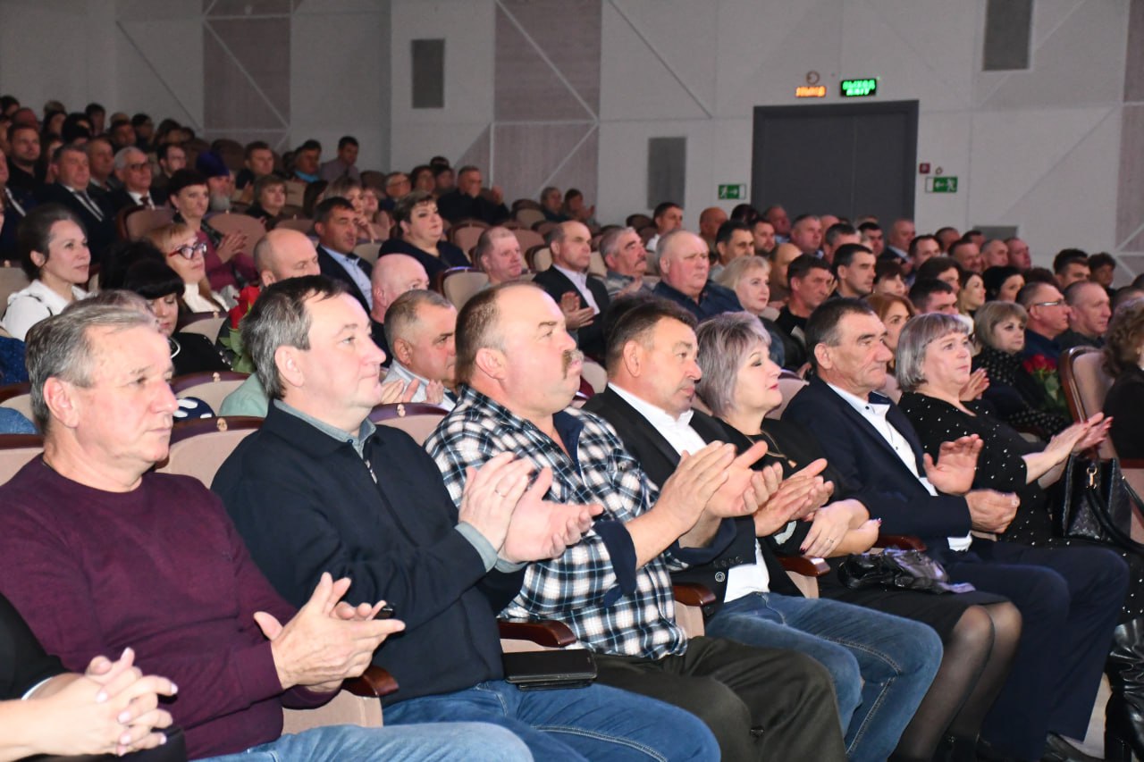 Светлана Халеева: Состоялся праздничный концерт, посвящённый Дню работников сельского хозяйства и перерабатывающей промышленности Светлана Халеева: Состоялся праздничный концерт, посвящённый Дню работников сельского хозяйства и перерабатывающей промышленности