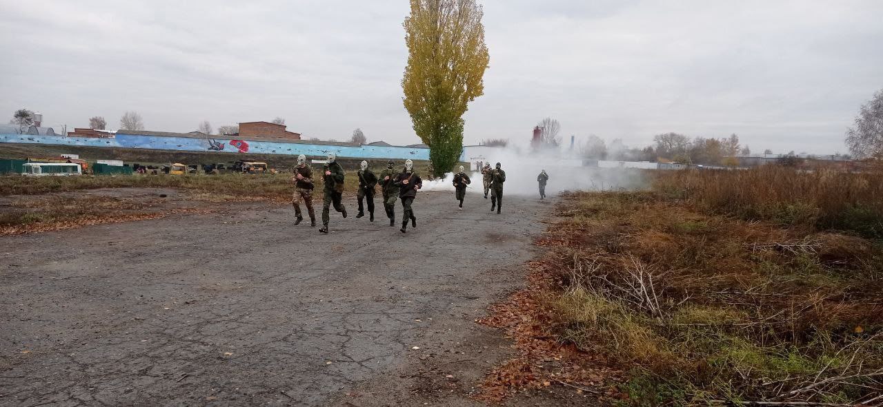 Наши юные ровенчане участвуют в военно-патриотическом слёте Наши юные ровенчане участвуют в военно-патриотическом слёте