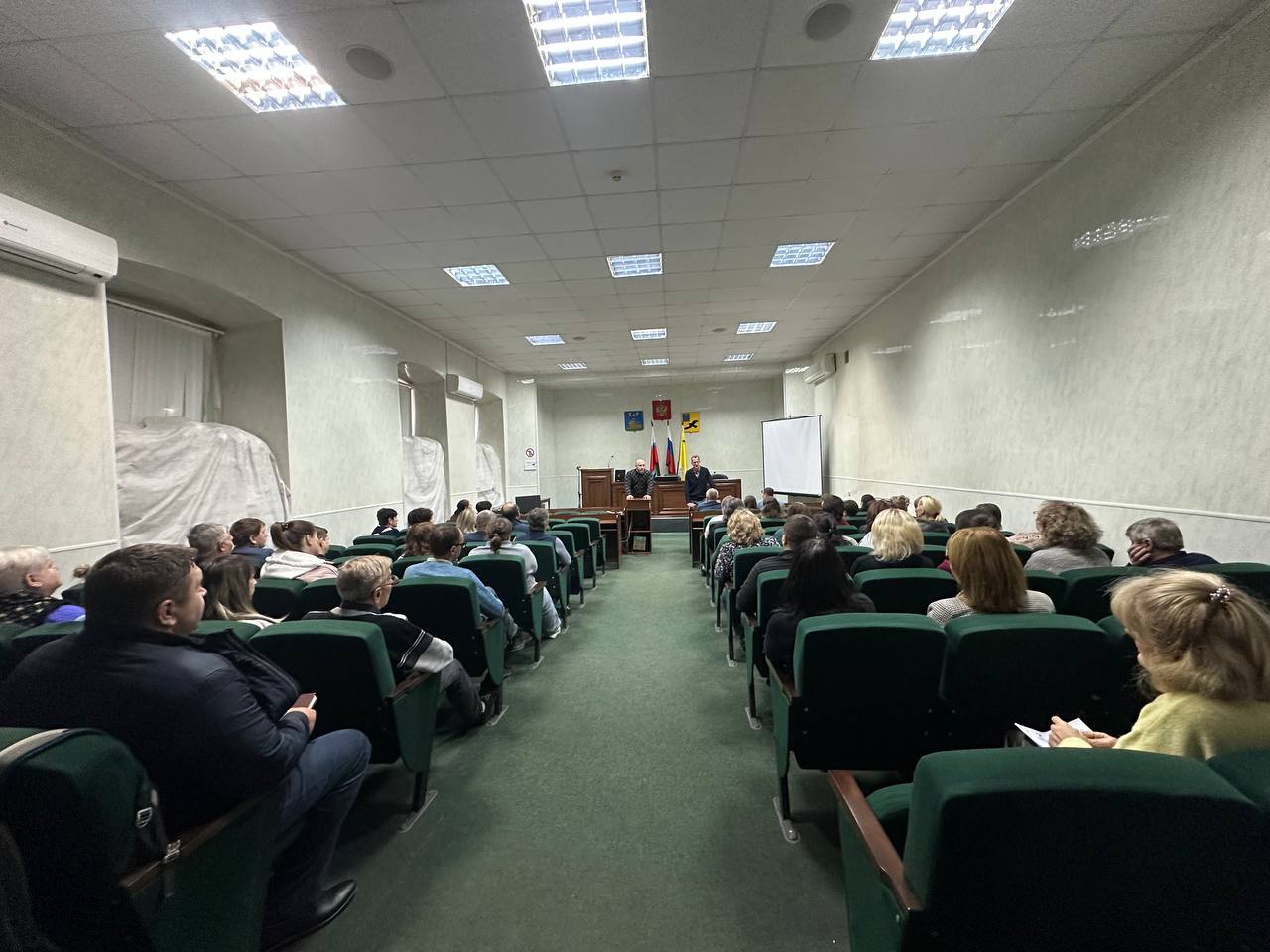 Дмитрий Панков встретился с коллективом администрации округа Дмитрий Панков встретился с коллективом администрации округа