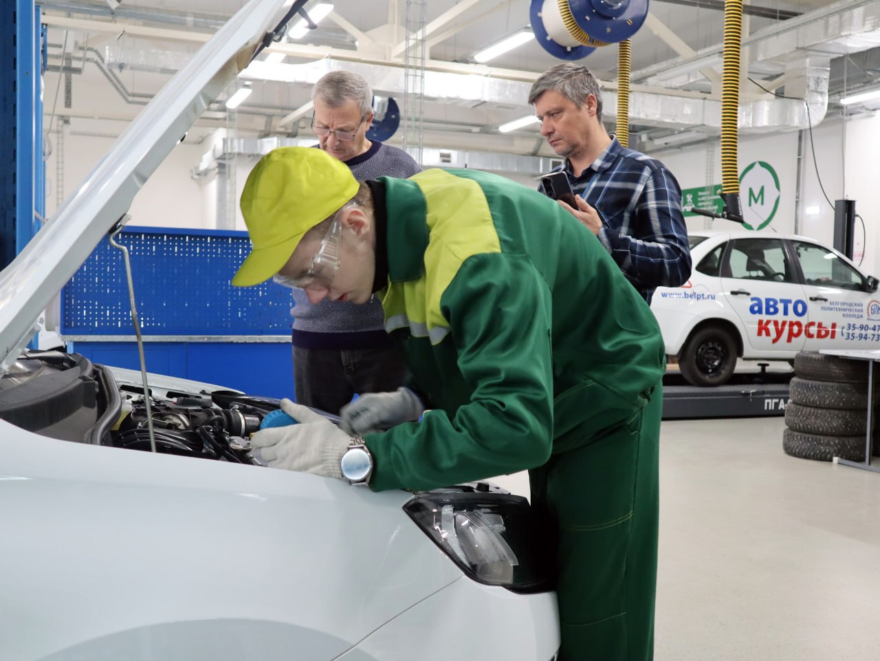 Студенты Шебекинского техникума промышленности и транспорта стали участниками конкурса профессионального мастерства «Водитель автомобиля» Студенты Шебекинского техникума промышленности и транспорта стали участниками конкурса профессионального мастерства «Водитель автомобиля»