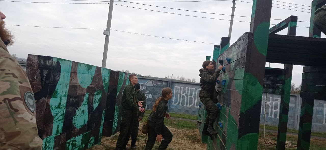 Наши юные ровенчане участвуют в военно-патриотическом слёте Наши юные ровенчане участвуют в военно-патриотическом слёте