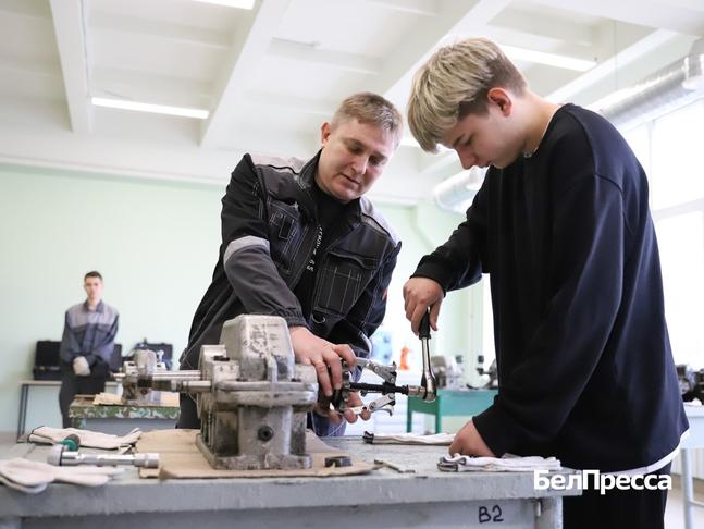 Белгородские школьники примерили на себя профессию автомеханика