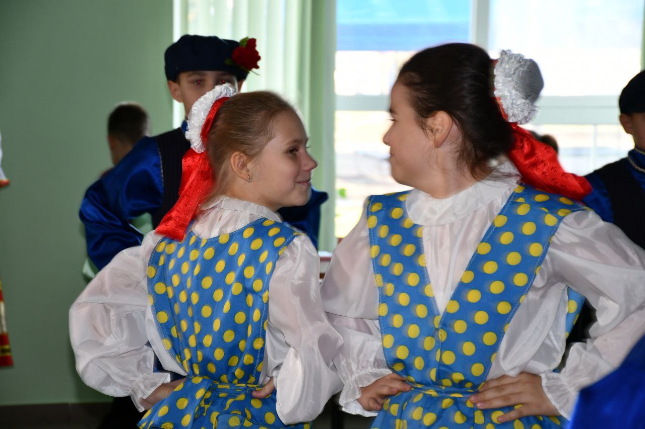 Галина Руденко: Осенние каникулы в разгаре, а в лагере «Чайка» школьники заняты делом! Смена эта необычная – посвящена территориальному общественному самоуправлению, или просто ТОС Галина Руденко: Осенние каникулы в разгаре, а в лагере «Чайка» школьники заняты делом! Смена эта необычная – посвящена территориальному общественному самоуправлению, или просто ТОС