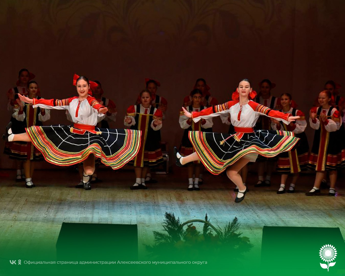 В ЦКР «Солнечный» состоялся праздничный концерт «Здесь хлеба золотистые поля и тружеников золотые руки», посвящённый Дню работников сельского хозяйства и перерабатывающей промышленности В ЦКР «Солнечный» состоялся праздничный концерт «Здесь хлеба золотистые поля и тружеников золотые руки», посвящённый Дню работников сельского хозяйства и перерабатывающей промышленности