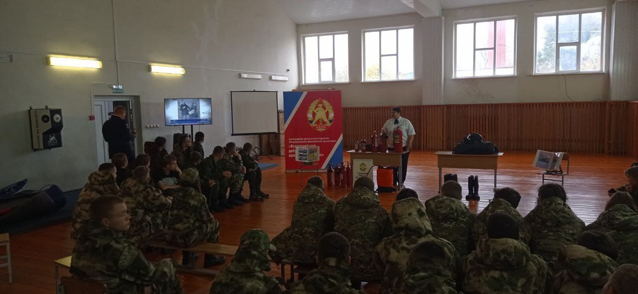 Наши юные ровенчане участвуют в военно-патриотическом слёте Наши юные ровенчане участвуют в военно-патриотическом слёте