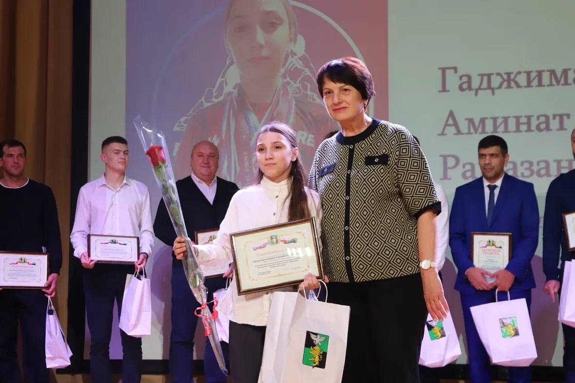 Татьяна Круглякова: В Таврово чествовали наставников спортивных побед Татьяна Круглякова: В Таврово чествовали наставников спортивных побед