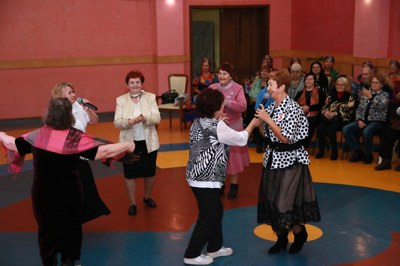 Во Дворце культуры состоялся городской конкурс «Супер-бабушка 2025»