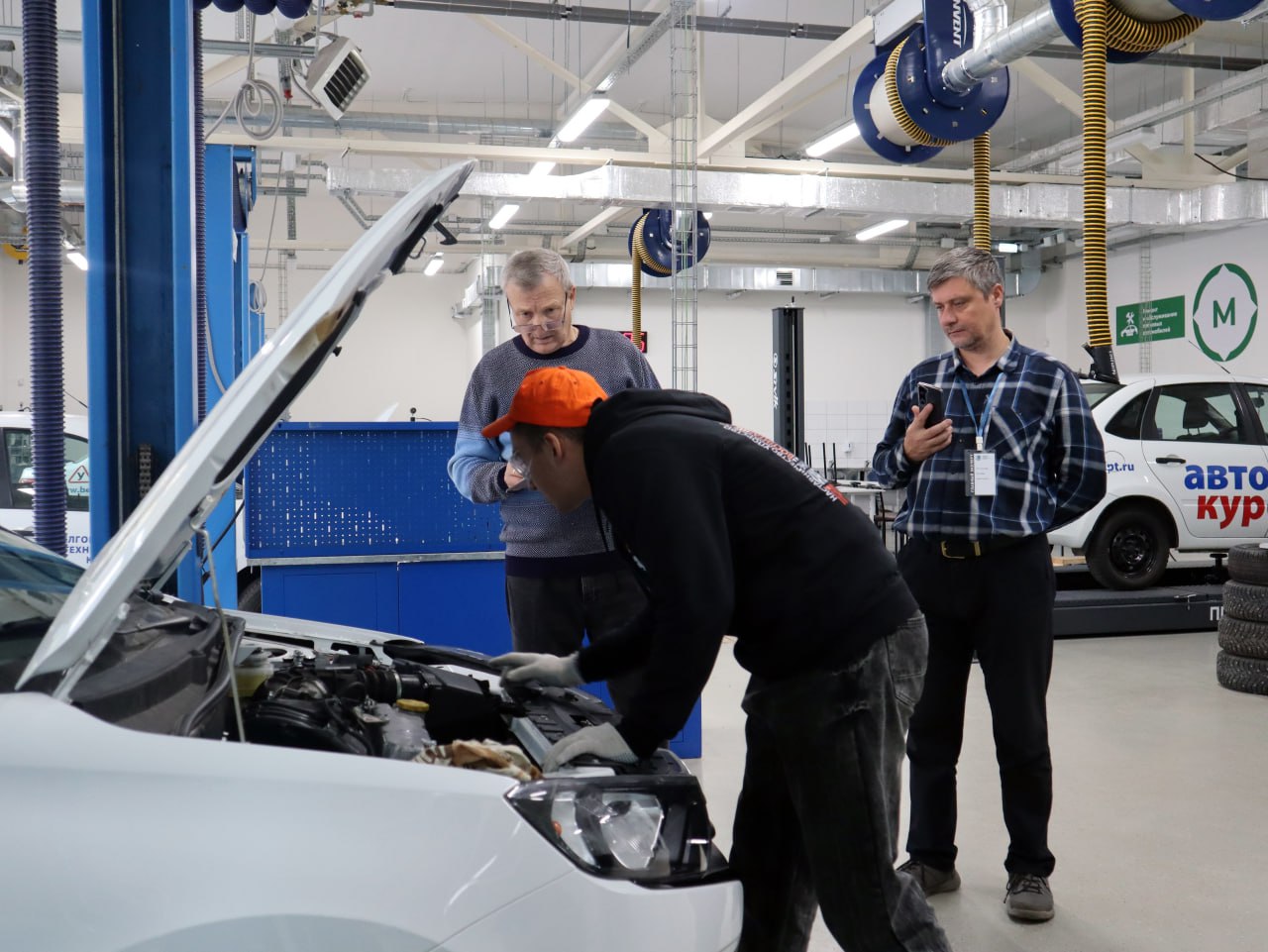 Студенты Шебекинского техникума промышленности и транспорта стали участниками конкурса профессионального мастерства «Водитель автомобиля» Студенты Шебекинского техникума промышленности и транспорта стали участниками конкурса профессионального мастерства «Водитель автомобиля»