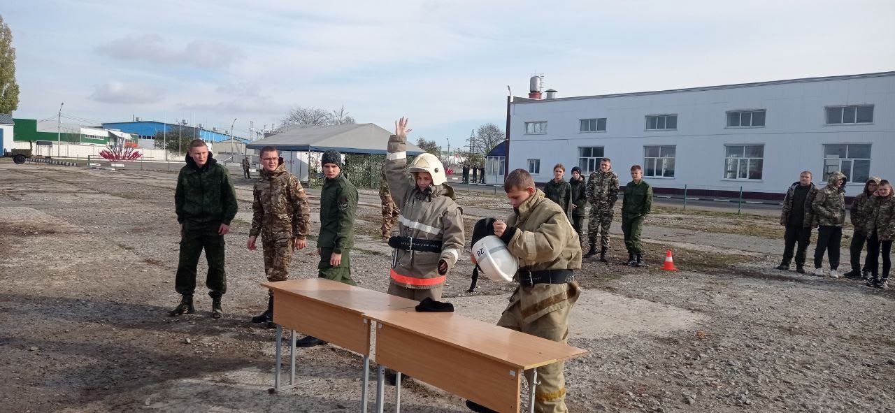 Наши юные ровенчане участвуют в военно-патриотическом слёте Наши юные ровенчане участвуют в военно-патриотическом слёте