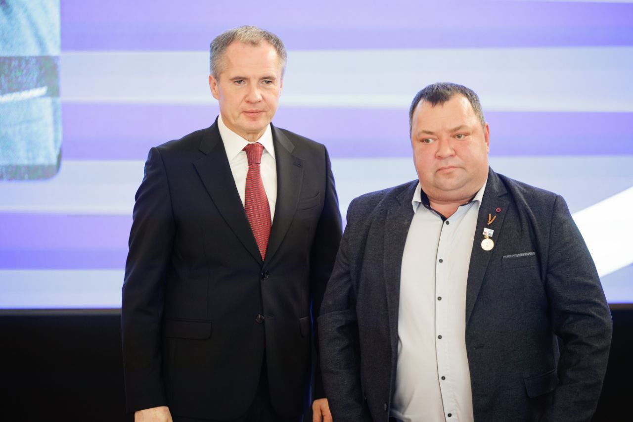 Владимир Переверзев: Губернатор Белгородской области Вячеслав Гладков вручил государственные и региональные награды жителям региона Владимир Переверзев: Губернатор Белгородской области Вячеслав Гладков вручил государственные и региональные награды жителям региона