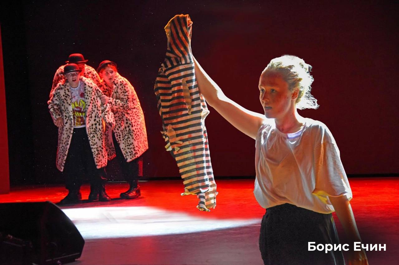 Татьяна Киреева: В ЦМИ состоялась премьера первого спектакля , созданного в рамках проекта «Арт-лаборатория молодых творцов «Пограничное искусство: Курск и Белгород» — творческого эксперимента по созданию молодёжных... Татьяна Киреева: В ЦМИ состоялась премьера первого спектакля , созданного в рамках проекта «Арт-лаборатория молодых творцов «Пограничное искусство: Курск и Белгород» — творческого эксперимента по созданию молодёжных...