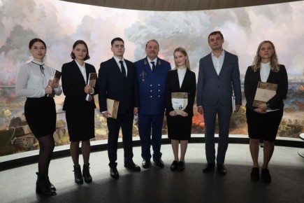 В музее-диораме «Курская битва. Белгородское направление» молодые сотрудники прокуратуры приняли Присягу на верность служения Закону и Отечеству