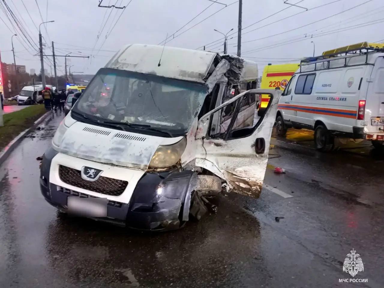 Главное к этому часу:. Четыре человека погибли и ещё 20 пострадали при столкновении трамвая, двух маршруток и легкового автомобиля в Туле Главное к этому часу:. Четыре человека погибли и ещё 20 пострадали при столкновении трамвая, двух маршруток и легкового автомобиля в Туле
