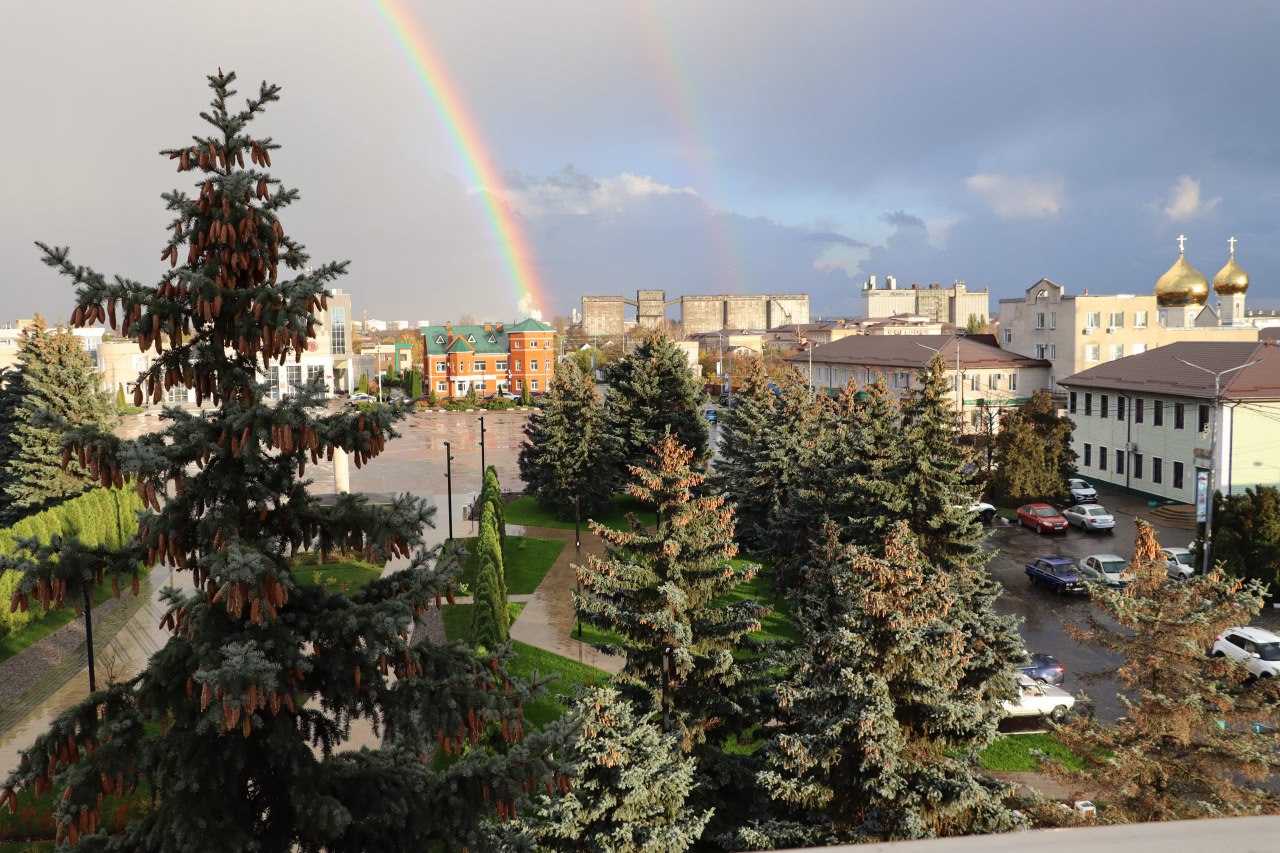 Дорогие друзья!. Кто сказал, что осень — это хмурая пора? Осень — это время, когда природа красива по-своему Дорогие друзья!. Кто сказал, что осень — это хмурая пора? Осень — это время, когда природа красива по-своему