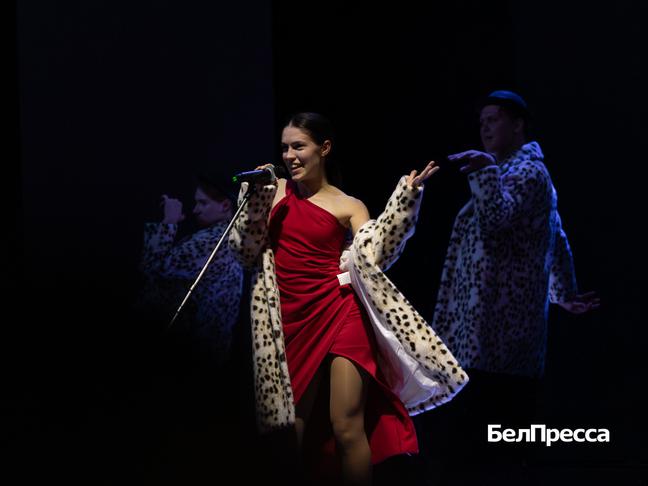 В Белгороде сыграли премьеру спектакля «Мальчиш-Кибальчиш» В Белгороде сыграли премьеру спектакля «Мальчиш-Кибальчиш»