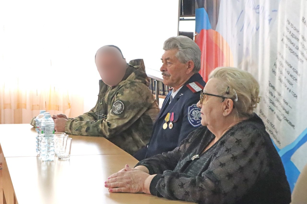 В Вейделевской центральной районной библиотеке состоялась литературная дискуссия «О Родине, о мужестве, о славе» в рамках реализации проекта «Zа мир литературной строкой», ставшего победителем первого конкурса 2025 года на... В Вейделевской центральной районной библиотеке состоялась литературная дискуссия «О Родине, о мужестве, о славе» в рамках реализации проекта «Zа мир литературной строкой», ставшего победителем первого конкурса 2025 года на...