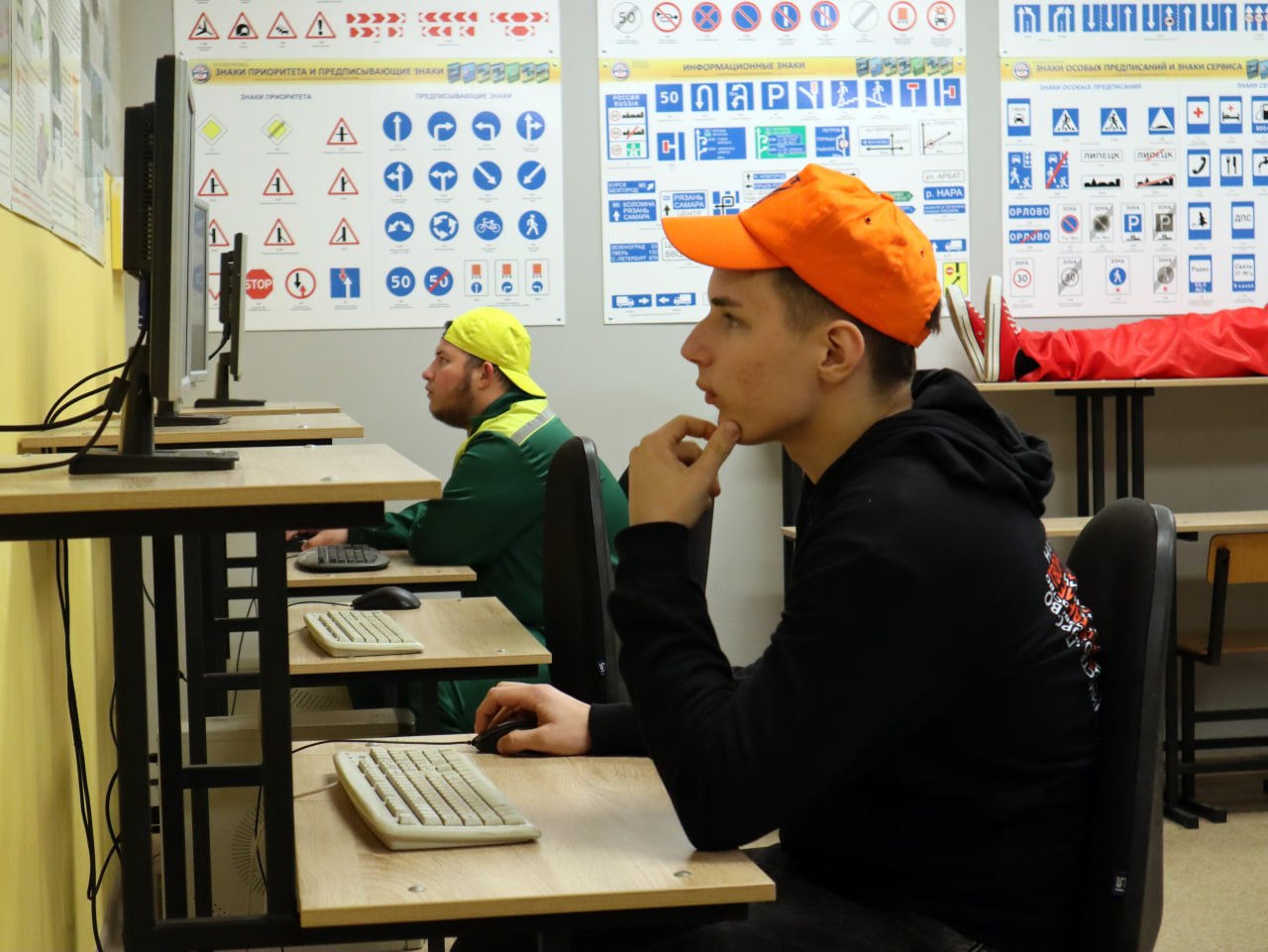 Студенты Шебекинского техникума промышленности и транспорта стали участниками конкурса профессионального мастерства «Водитель автомобиля» Студенты Шебекинского техникума промышленности и транспорта стали участниками конкурса профессионального мастерства «Водитель автомобиля»