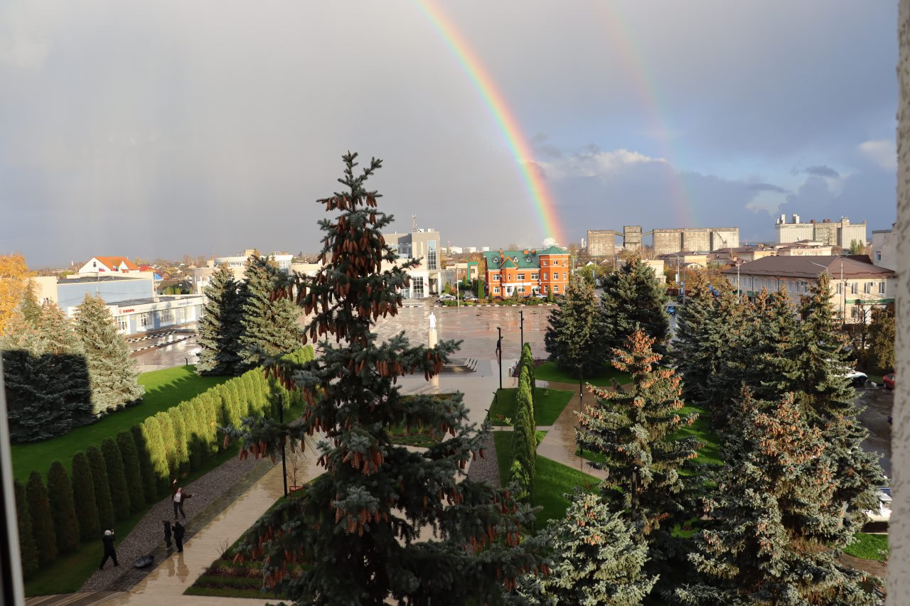 Дорогие друзья!. Кто сказал, что осень — это хмурая пора? Осень — это время, когда природа красива по-своему Дорогие друзья!. Кто сказал, что осень — это хмурая пора? Осень — это время, когда природа красива по-своему