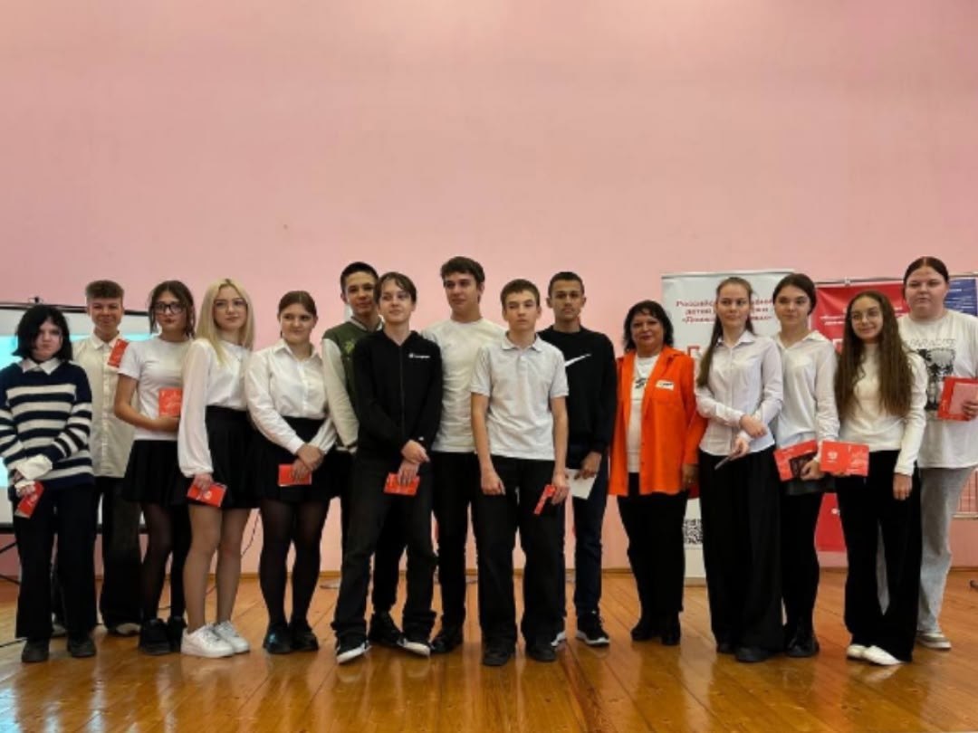 В преддверии Дня народного единства юные шебекинцы получили главный документ – паспорт гражданина Российской Федерации