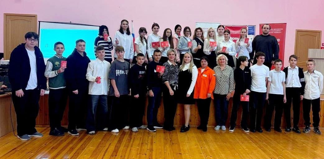 В преддверии Дня народного единства юные шебекинцы получили главный документ – паспорт гражданина Российской Федерации В преддверии Дня народного единства юные шебекинцы получили главный документ – паспорт гражданина Российской Федерации