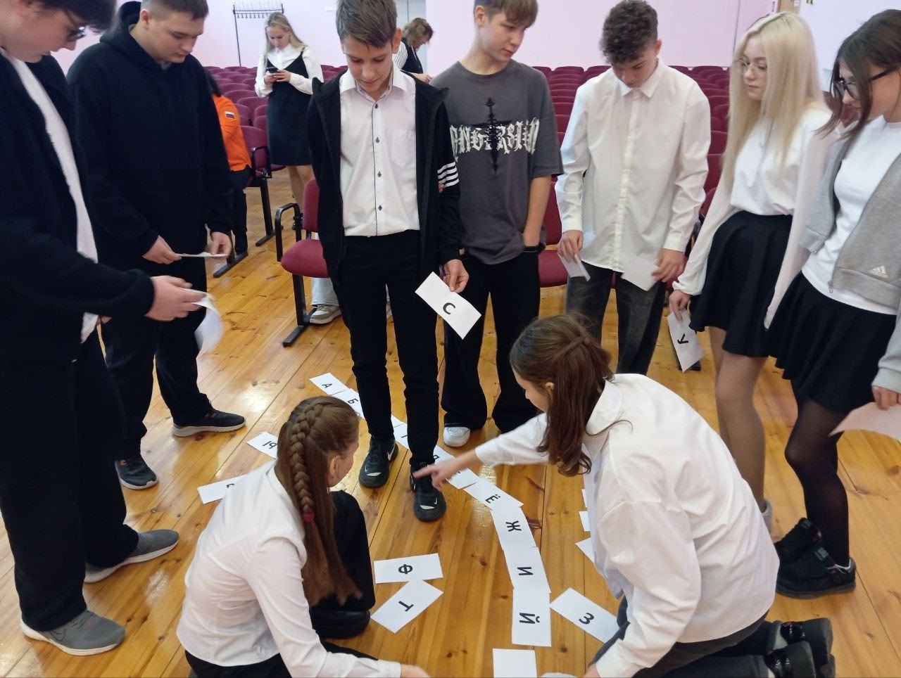 В преддверии Дня народного единства юные шебекинцы получили главный документ – паспорт гражданина Российской Федерации В преддверии Дня народного единства юные шебекинцы получили главный документ – паспорт гражданина Российской Федерации