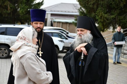 Галина Руденко: Сегодня, в Артемьев день, правящий архиерей Валуйской епархии, епископ Валуйский и Алексеевский Савва совершил Божественную Литургию в храме Покрова Пресвятой Богородицы города Бирюч