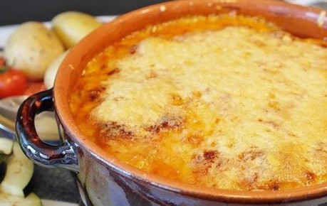 Как приготовить запеканку из фарша с сочной лапшой и брокколи: рецепт, который полюбят все