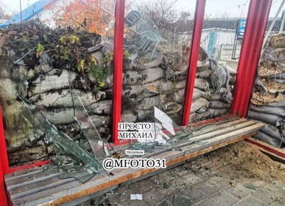 Последствия атаки БПЛА на автобус в Шебекино в Белгородской области