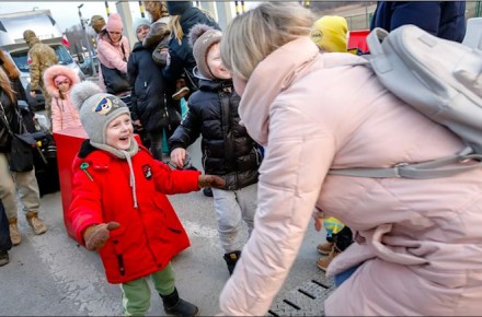 Дети репатриантов не могут учиться в российских школах: правовая неразбериха