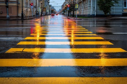 Когда пешеход на краю тротуара: кому уступать на дороге?