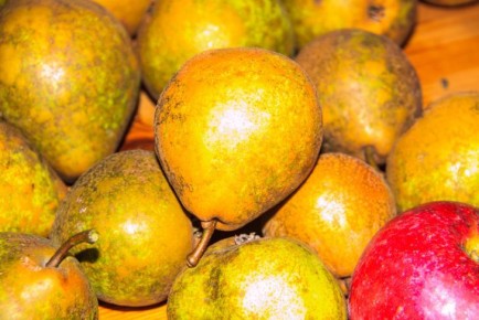 Консервированные груши в банке: получаются вкусными - съедают их за считанные минуты