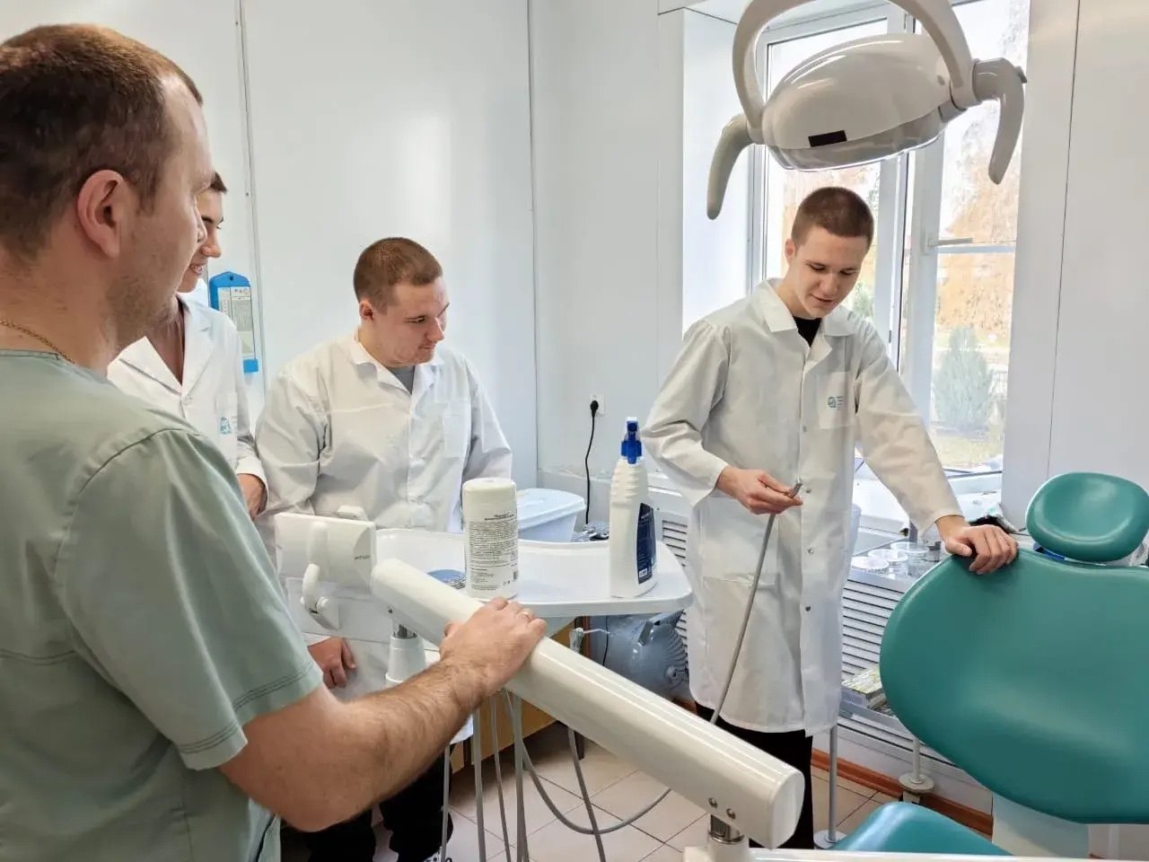 Учащиеся 10 медкласса Вейделевской средней школы провели свои каникулы с пользой и прошли практику в Вейделевской ЦРБ Учащиеся 10 медкласса Вейделевской средней школы провели свои каникулы с пользой и прошли практику в Вейделевской ЦРБ