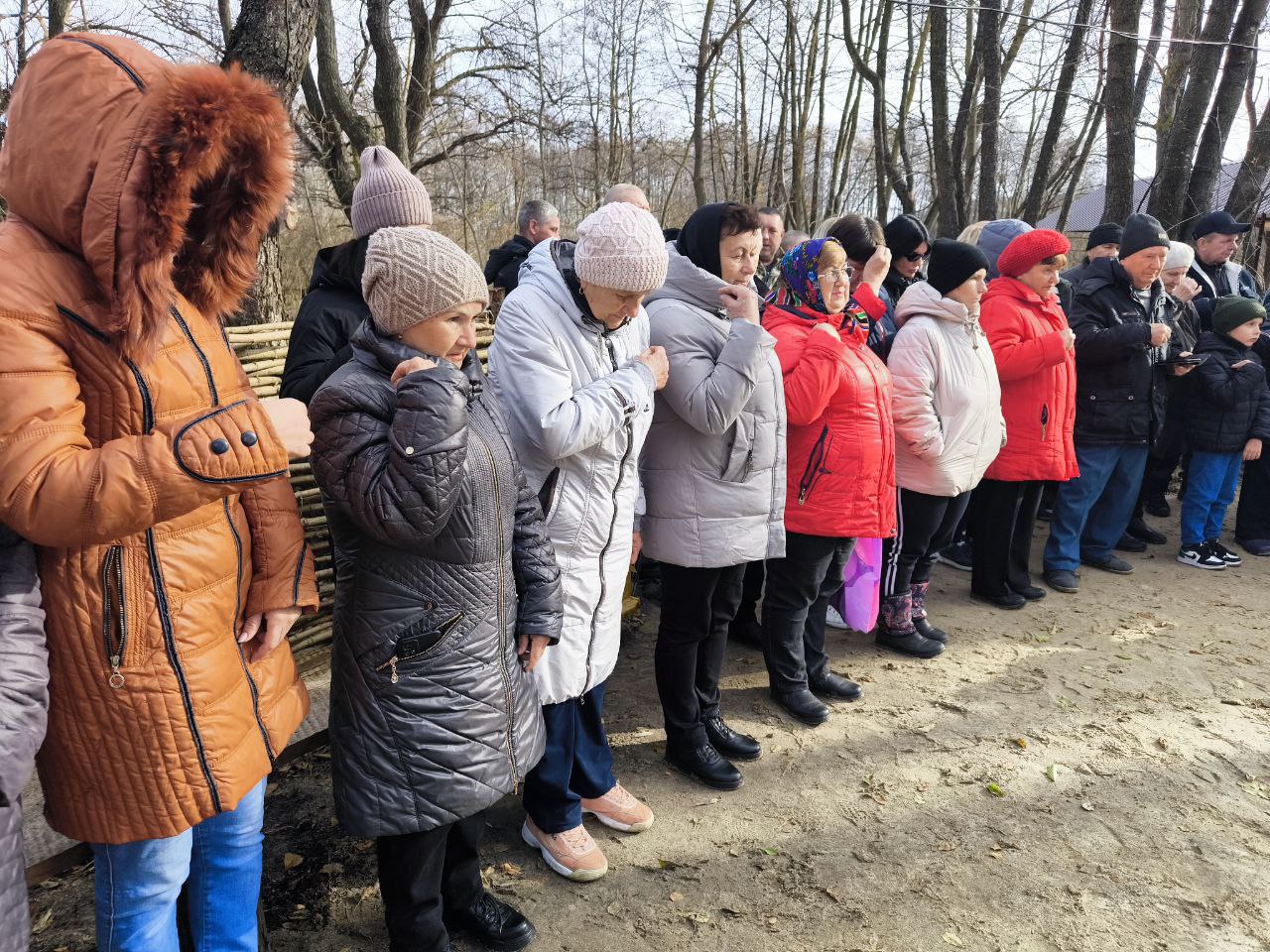 Андрей Миськов: Сегодня, в этот значимый для всей страны день, новооскольцы собрались на святом месте — у купели в честь Казанской иконы Божией Матери в микрорайоне Заольхи Андрей Миськов: Сегодня, в этот значимый для всей страны день, новооскольцы собрались на святом месте — у купели в честь Казанской иконы Божией Матери в микрорайоне Заольхи