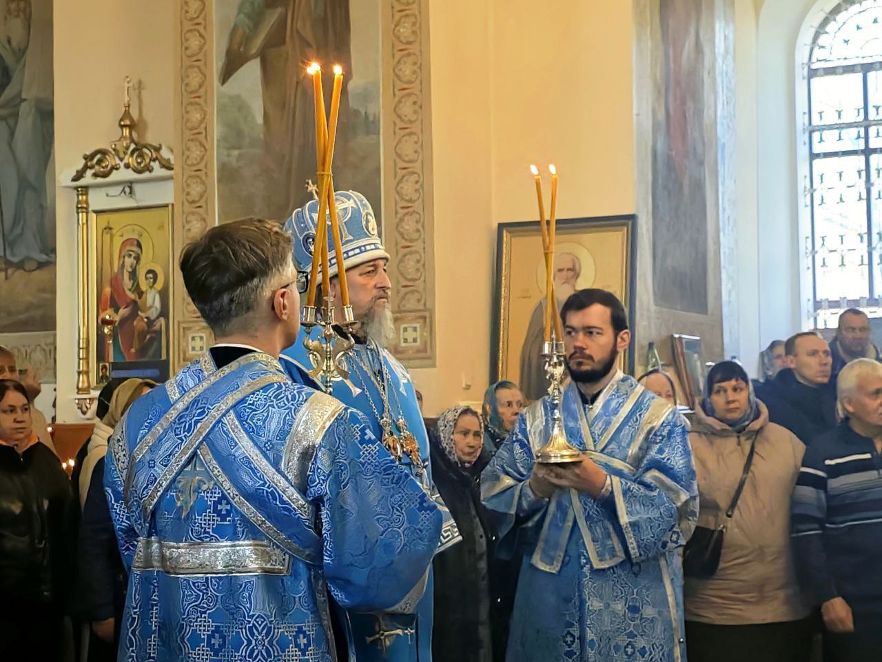 Сегодня православный праздник Казанской иконы Божией Матери,  жители сёл Казанка, Сидоровка и Плоское отмечают престольный праздник Сегодня православный праздник Казанской иконы Божией Матери,  жители сёл Казанка, Сидоровка и Плоское отмечают престольный праздник
