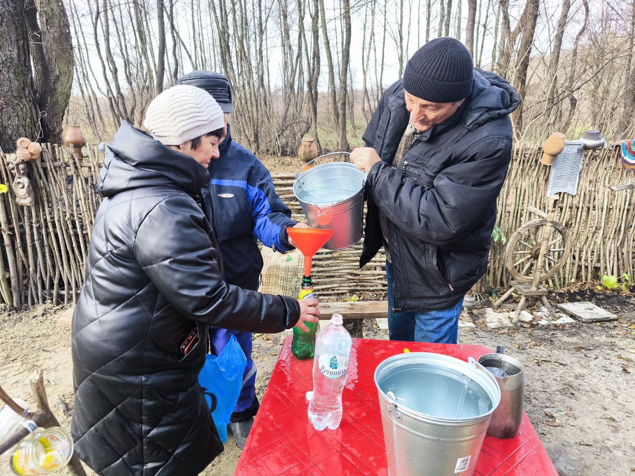 Андрей Миськов: Сегодня, в этот значимый для всей страны день, новооскольцы собрались на святом месте — у купели в честь Казанской иконы Божией Матери в микрорайоне Заольхи Андрей Миськов: Сегодня, в этот значимый для всей страны день, новооскольцы собрались на святом месте — у купели в честь Казанской иконы Божией Матери в микрорайоне Заольхи